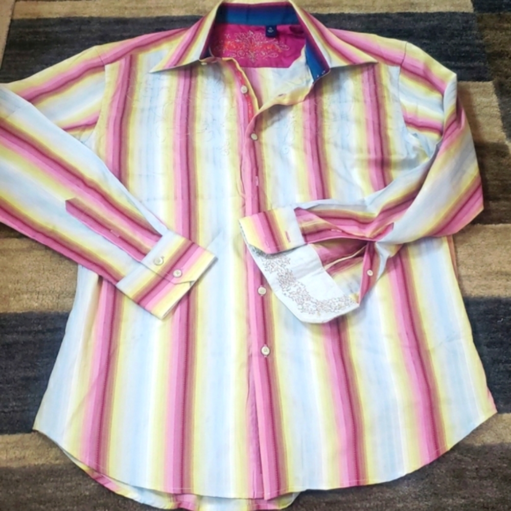 Robert Graham shirt.     *5